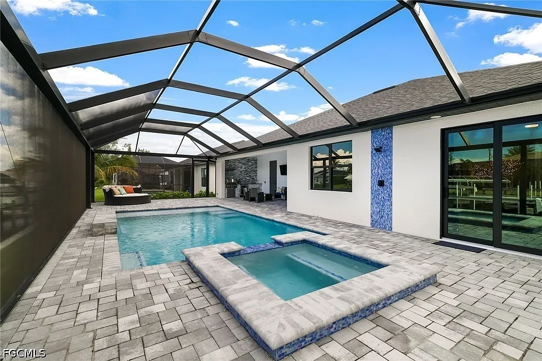 Outdoor Living & Pool